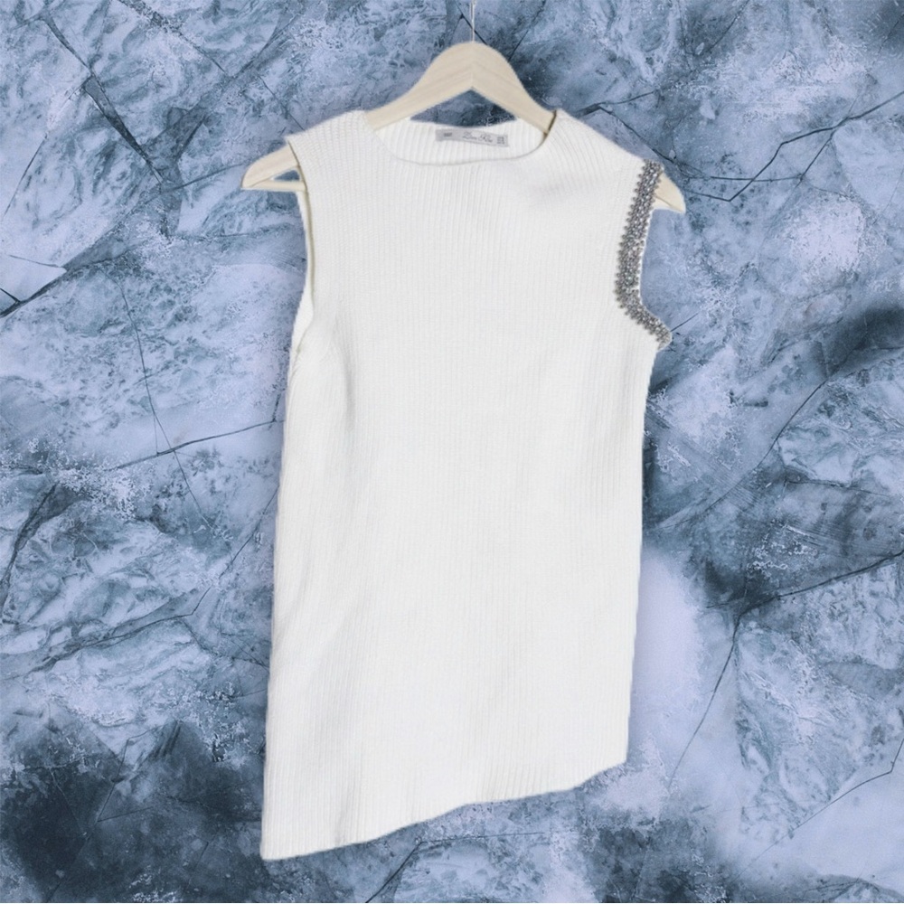LARA KNIT 🤍 NWOT White Assymmetrical Sleeveless Top Silver and Crystal Beading